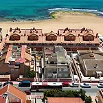 En La Mata A 50 Metros De La Playa בקתה